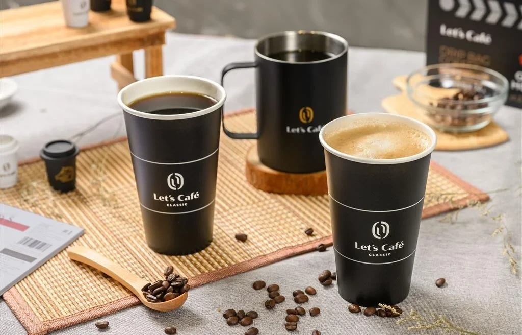 FamilyMart's Leak-Proof Coffee Cup Design and Discounts Make It the Convenience Store Leader